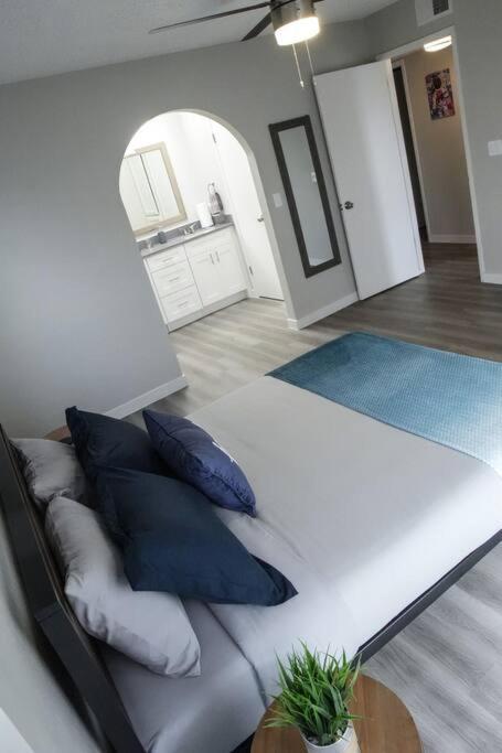 2 Bedroom Minutes From Las Vegas Strip And Airport Экстерьер фото